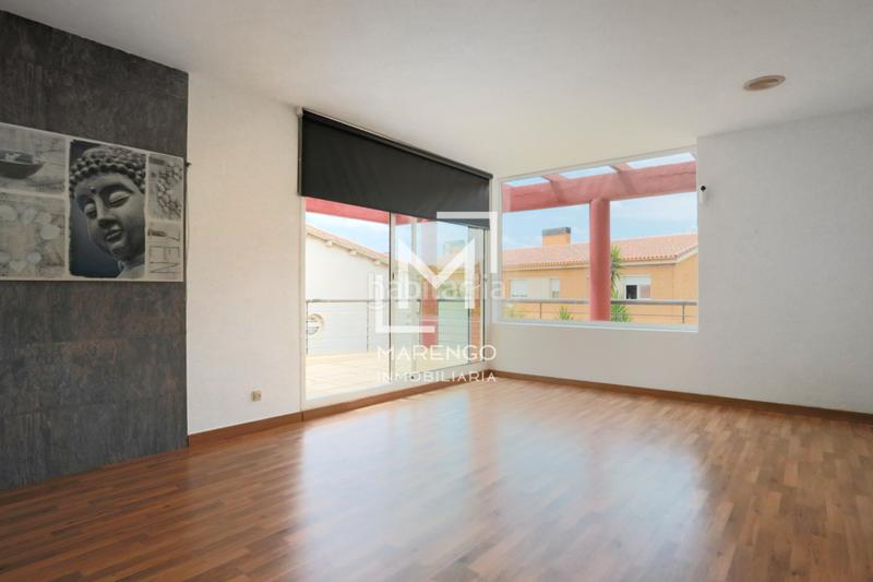 Foto 2777970c-6338-4acd-bd43-e91d04e44d07. Chalet luminoso chalet con piscina a metros de la playa en Cubelles