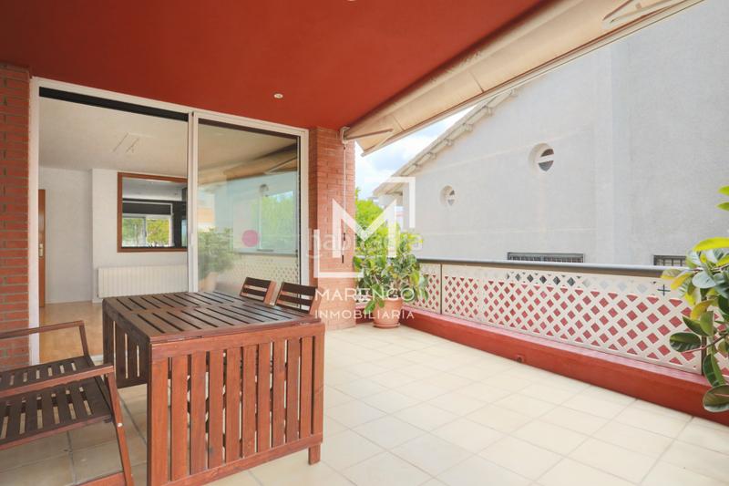 Foto 440b188a-fe2b-47fb-8044-592cd6e35a07. Chalet luminoso chalet con piscina a metros de la playa en Cubelles