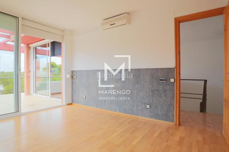Foto 59f7c6e0-8787-4a80-aabd-20cb0cc39f09. Chalet luminoso chalet con piscina a metros de la playa en Cubelles