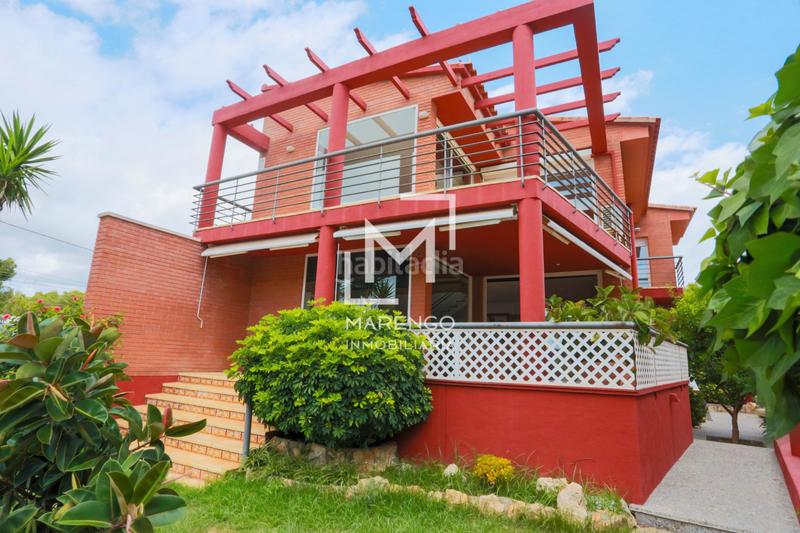 Foto 9758b977-7573-4dd0-a683-5a2986ea89d1. Chalet luminoso chalet con piscina a metros de la playa en Cubelles