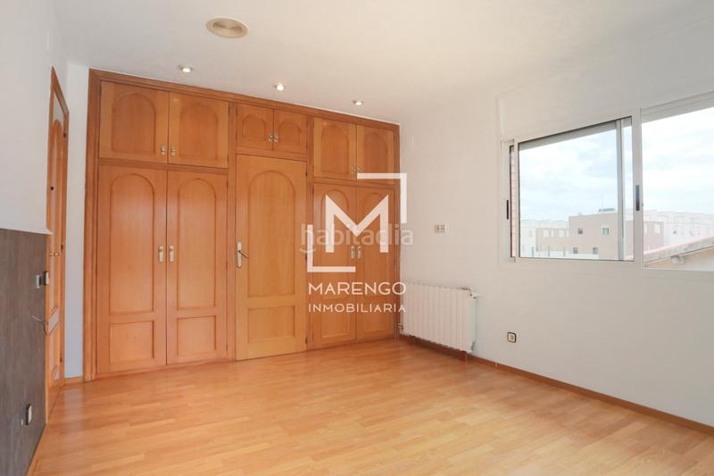 Foto a384e135-0c1f-43ed-8c2b-0bc11dee3650. Chalet luminoso chalet con piscina a metros de la playa en Cubelles
