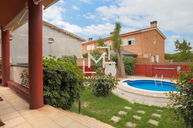 Foto b4d6ae45-4701-4539-b1e5-db735ad43adb. Chalet luminoso chalet con piscina a metros de la playa en Cubelles