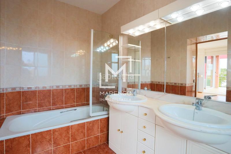 Foto c03c8ff4-c07b-414b-9632-ed80bcd48084. Chalet luminoso chalet con piscina a metros de la playa en Cubelles