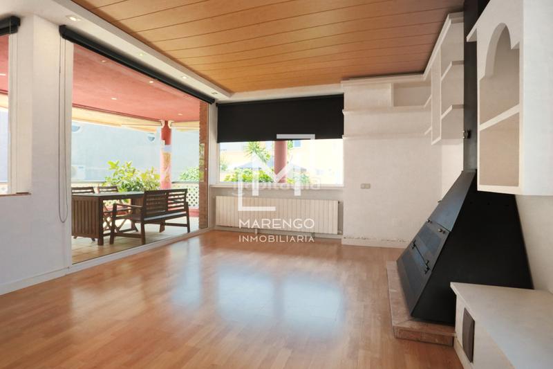 Foto c2106691-7a44-4ce6-8c83-a58928c2a288. Chalet luminoso chalet con piscina a metros de la playa en Cubelles