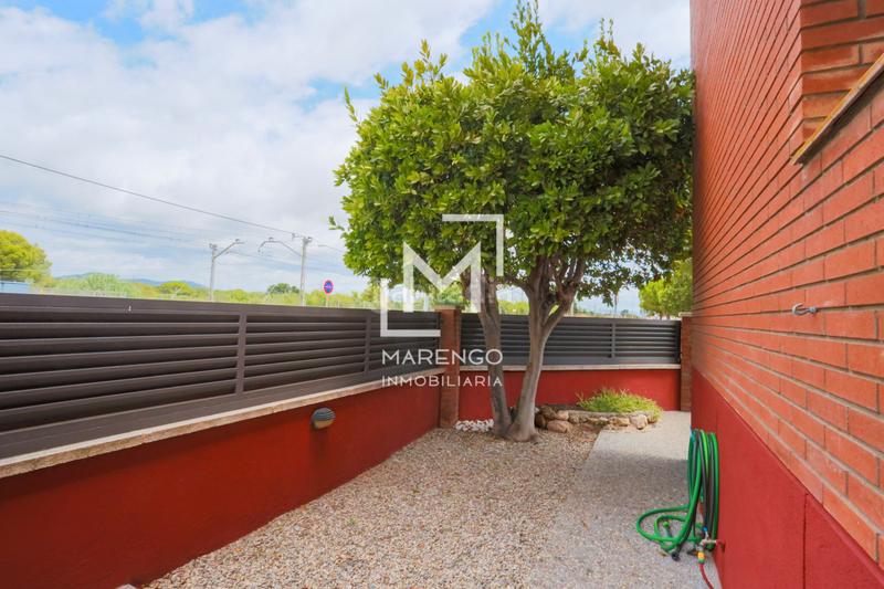Foto ec8e8235-d05a-40e6-a331-a2a08c318882. Chalet luminoso chalet con piscina a metros de la playa en Cubelles