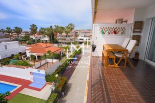 Pis a Avinguda de la platja 24. Precioso piso reformado a metros de la playa, con terraza, pisci
