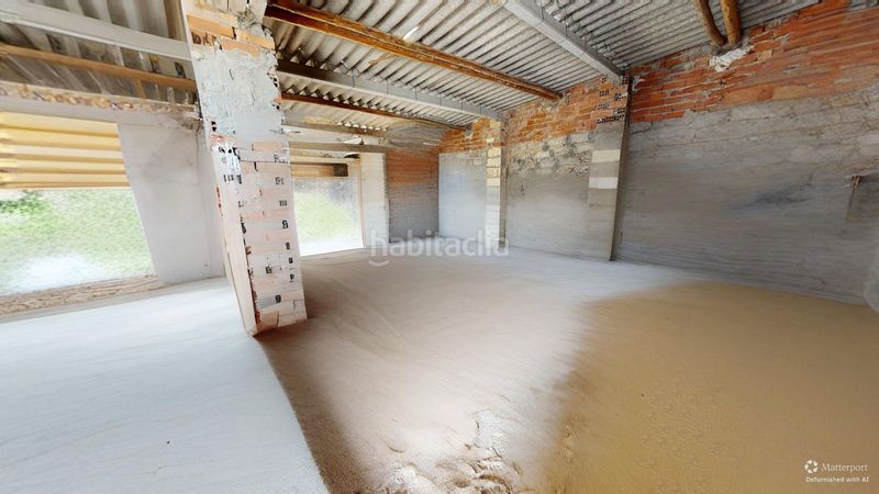 Foto c790c6f2-b2d0-4a96-ba8a-7c62b64c320b. Aparcament cotxe a Sax
