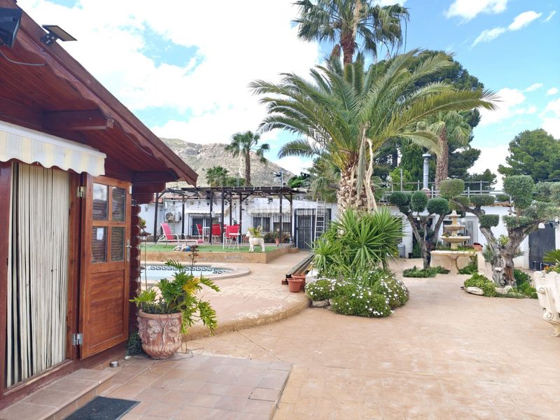 Foto 0e39751d-97df-4d93-9fe1-2bd7bdfb8aa1. Miete chalet mit pool in Campo Alto-Club de Campo Elda