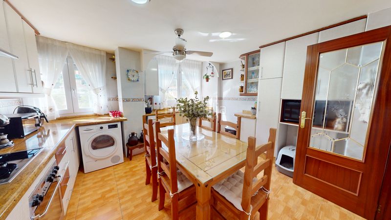 Foto 11dfbc9c-fb1d-4d0b-8e45-6d0327352212. Pis a Zona Nord Alcoi