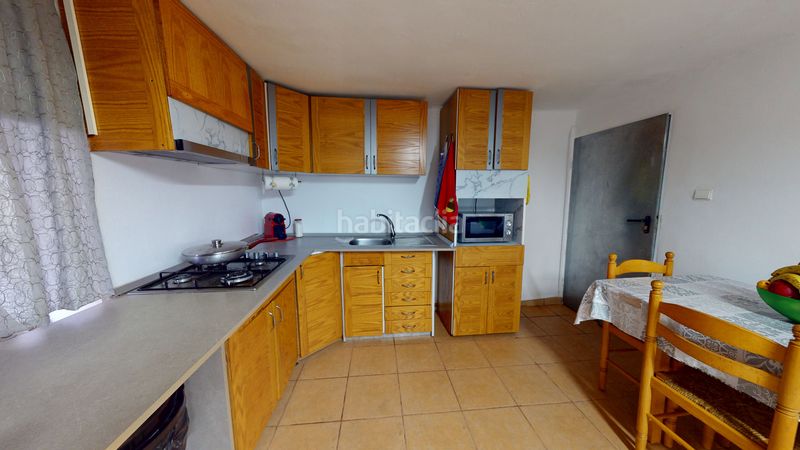 Foto d6155cff-c1a7-44c8-a51e-08ec9d8aa5af. Casa adossada a Sax