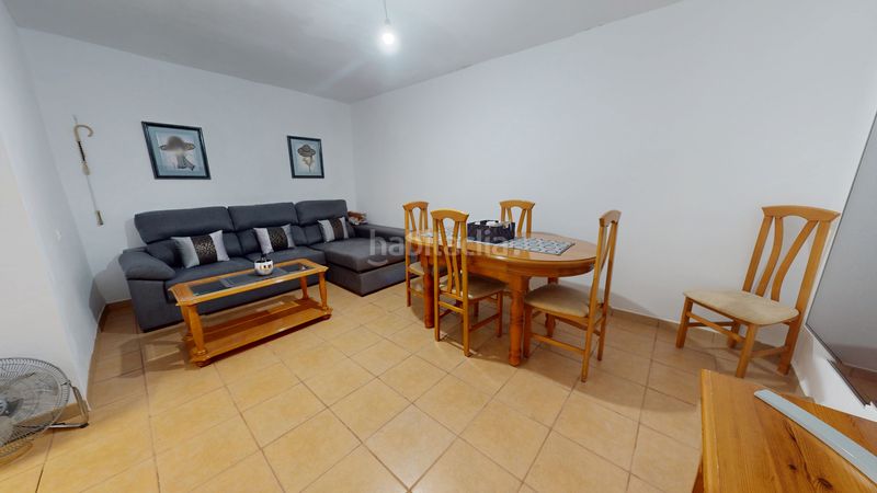 Foto f375e625-396b-4a8e-919d-45eee87c5260. Casa adossada a Sax