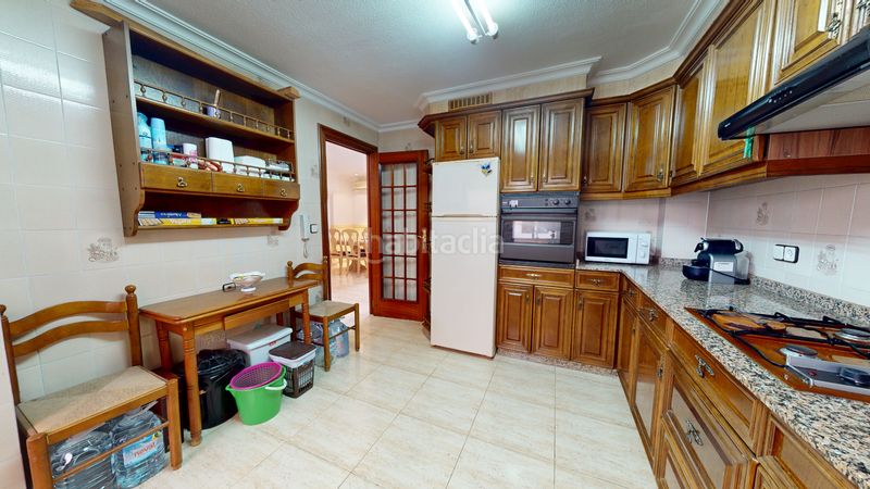 Foto 0883803c-2f8a-4527-a6ba-c492a1d4a997. Casa adossada amb xemeneia a Plaza Castelar - Mercado Central Elda