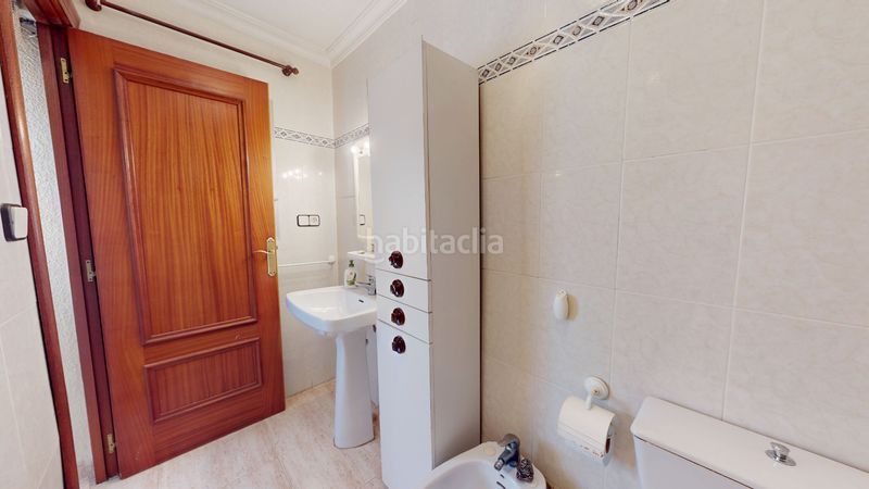 Foto 14d69730-8a0b-4795-83d7-f53f501dc8df. Casa adossada amb xemeneia a Plaza Castelar - Mercado Central Elda