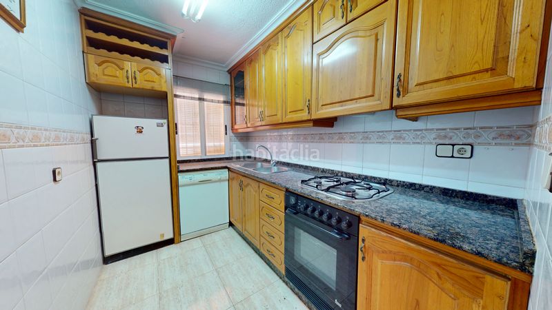 Foto 30f0a361-53f6-4244-ad7e-827f0f57c080. Casa adossada amb xemeneia a Plaza Castelar - Mercado Central Elda