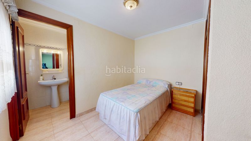 Foto 6eca6cdf-7cb3-4692-acb2-dc90848d628e. Casa adossada amb xemeneia a Plaza Castelar - Mercado Central Elda