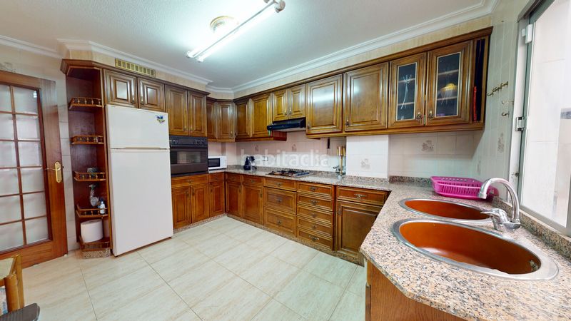 Foto 7076d27e-8f31-48b4-a282-cceb04461682. Casa adossada amb xemeneia a Plaza Castelar - Mercado Central Elda