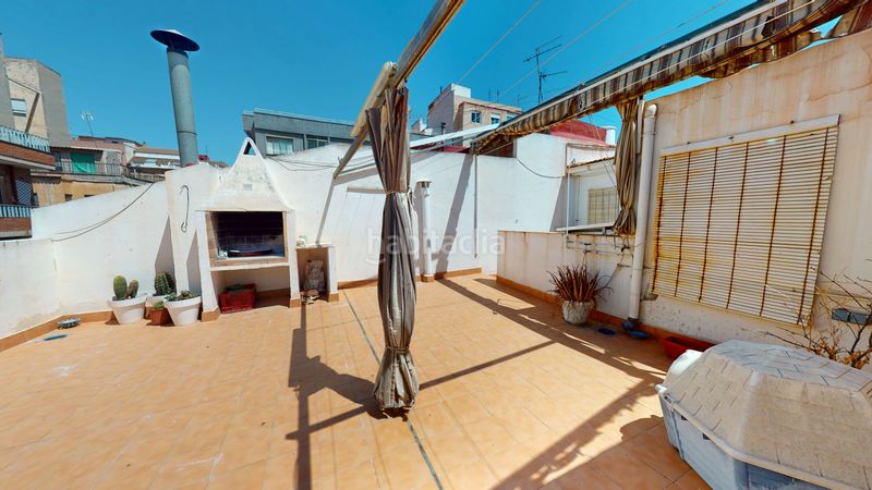 Foto 78928a9d-09f4-481f-97c2-ff4ec5bd1c22. Casa adossada amb xemeneia a Plaza Castelar - Mercado Central Elda