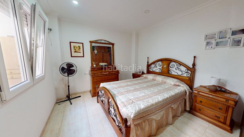 Foto 78d073b7-6ef9-485e-aaf6-e13ce835dbb4. Casa adossada amb xemeneia a Plaza Castelar - Mercado Central Elda