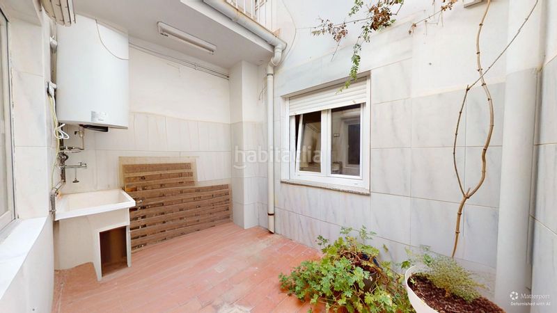 Foto 83b2f601-cd81-4ad1-92b2-61f6c806cf8f. Casa adossada amb xemeneia a Plaza Castelar - Mercado Central Elda
