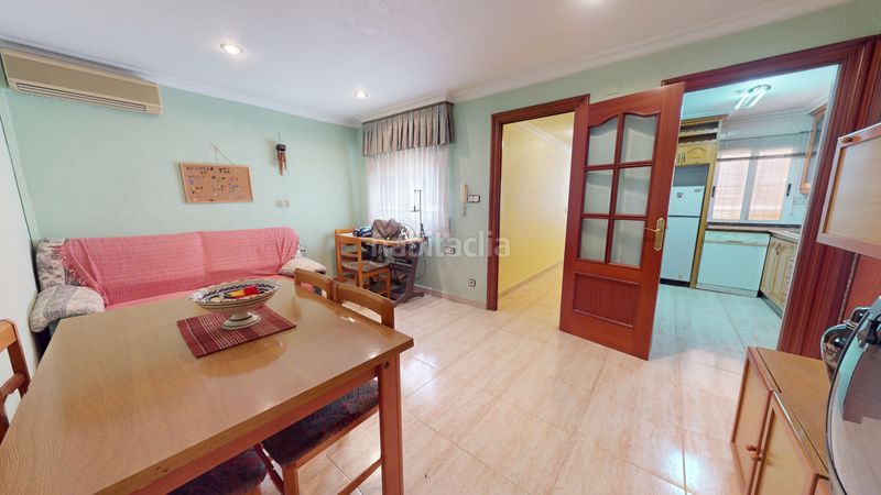 Foto a02ddcfb-3308-4091-b289-8a4015cb6a5f. Casa adossada amb xemeneia a Plaza Castelar - Mercado Central Elda