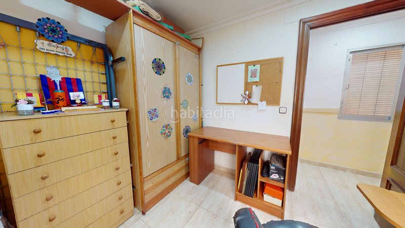 Foto a0a33b65-a33d-48aa-a45f-2828bfc6d74b. Casa adossada amb xemeneia a Plaza Castelar - Mercado Central Elda