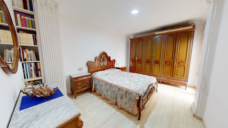 Foto ae275d44-57a2-4ddf-bcf5-44ca222849b2. Casa adossada amb xemeneia a Plaza Castelar - Mercado Central Elda