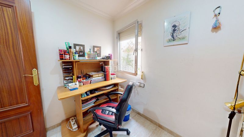 Foto b8363d50-32fc-4818-b41c-4628bdc11838. Casa adossada amb xemeneia a Plaza Castelar - Mercado Central Elda