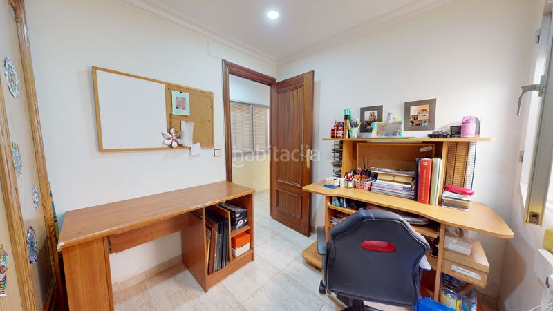 Foto cdacad8e-bae5-4a2f-ae29-ac474f70fad5. Casa adossada amb xemeneia a Plaza Castelar - Mercado Central Elda