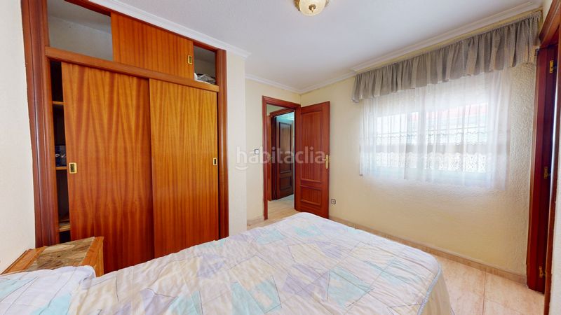 Foto e48f57df-4e65-4dee-abeb-34a691053dfb. Casa adossada amb xemeneia a Plaza Castelar - Mercado Central Elda