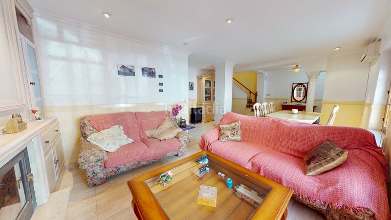 Foto f5029ff1-f2e3-4030-b7e3-e8d3ed121d59. Casa adossada amb xemeneia a Plaza Castelar - Mercado Central Elda
