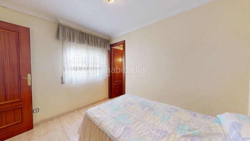 Foto f9d59f2f-1373-427b-b7ff-19fccd9543b2. Casa adossada amb xemeneia a Plaza Castelar - Mercado Central Elda