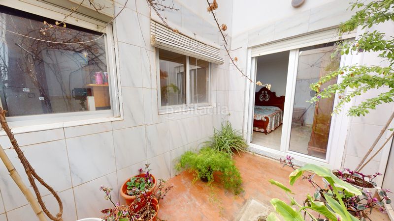 Foto fdf298af-cca4-431f-9503-8a2c4e9d958e. Casa adossada amb xemeneia a Plaza Castelar - Mercado Central Elda