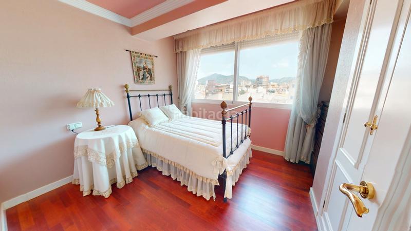 Foto ea3f5a41-953c-41c2-96d1-f1ea83b86669. Penthouse with fireplace parking in Plaza de Toros-Avenida Chapí-Trinquete Elda