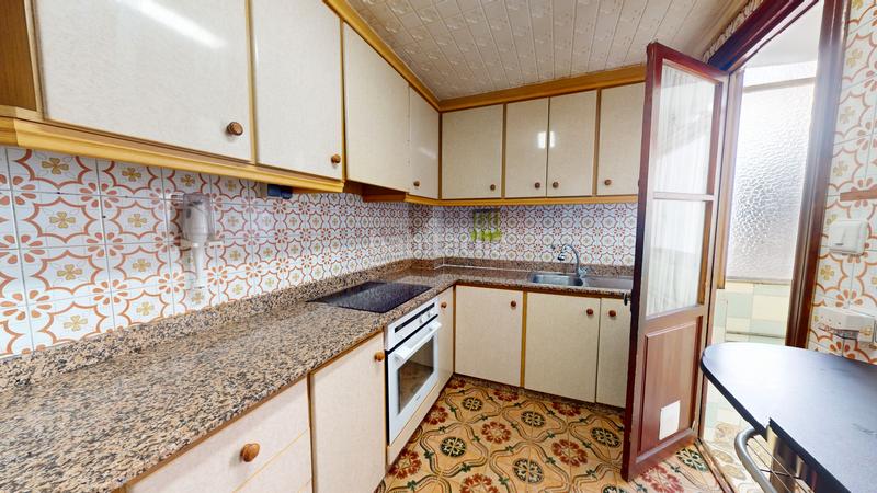 Foto 45bd7df2-88b3-4aff-bf91-40347e2f2bb8. Piso  en venta en calle pedro amat en San Crispín-Huerta Nueva-Estación Elda