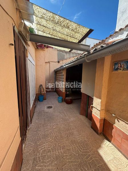 Foto 10cdf398-f8aa-4d54-af2e-5efa26d8f2c4. Casa aparellada a Centro Puertollano