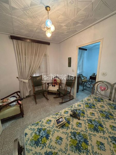 Foto 1c638c80-e06b-42e5-8b9f-61282af6ee19. Casa aparellada a Centro Puertollano
