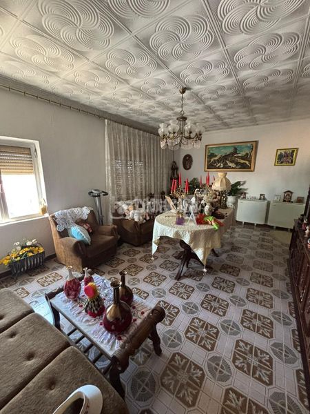 Foto 505d7adb-d7bb-485d-a0c0-0aee743b7168. Casa aparellada a Centro Puertollano