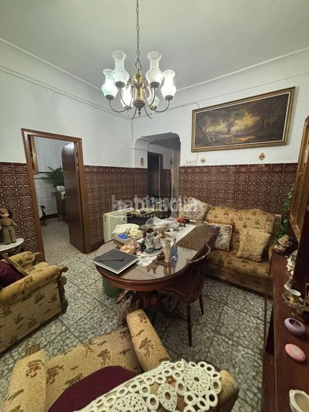 Foto 53f52963-c9da-43d4-a226-485fd05e8542. Casa aparellada a Centro Puertollano