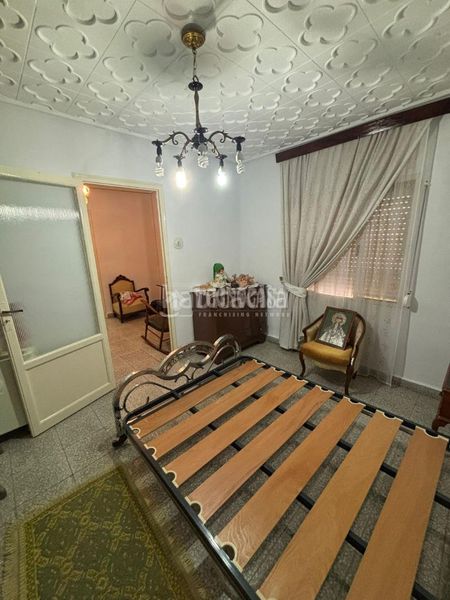 Foto 8073289c-9699-4c34-97dd-b0b016f24964. Casa aparellada a Centro Puertollano