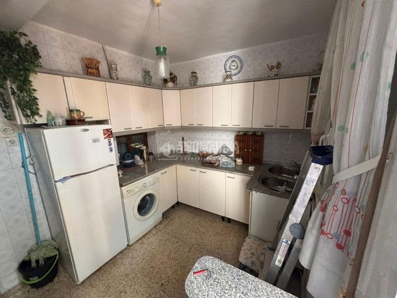 Foto 8684bafe-731a-45d0-9896-76696dbdd87e. Casa aparellada a Centro Puertollano