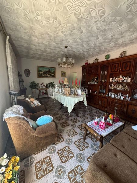 Foto b594bdcc-bd8f-4f08-8baa-9bb86f6589fc. Casa aparellada a Centro Puertollano