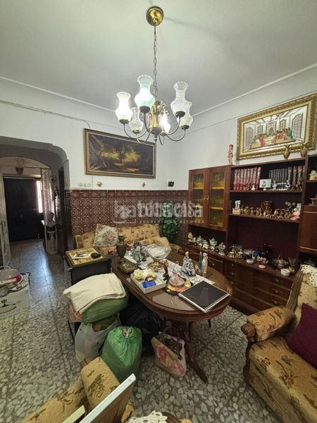 Foto db1870c9-5dd0-4c93-b38e-14629701e30a. Casa aparellada a Centro Puertollano