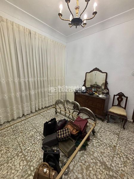Foto dcfc0a01-a64d-4be0-910f-365f4d83653c. Casa aparellada a Centro Puertollano