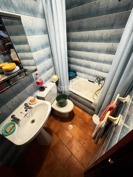 Foto 101a5978-9828-40a6-94fc-f92f2cca2029. Casa aparellada amb calefacció a Centro Puertollano