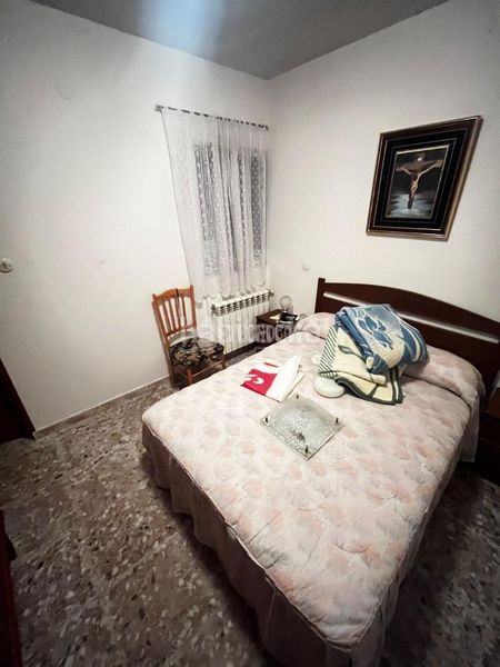 Foto 204eb137-ac6f-42e8-88a7-7c5c21f2716e. Casa aparellada amb calefacció a Centro Puertollano