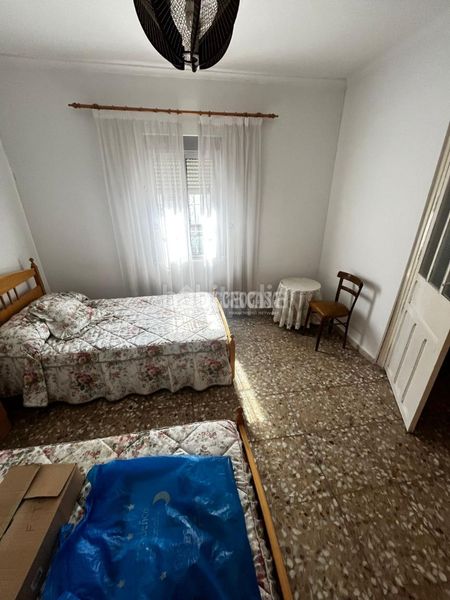 Foto 2f9fed46-36dd-413d-8076-e52fce2c47cc. Casa aparellada amb calefacció a Centro Puertollano