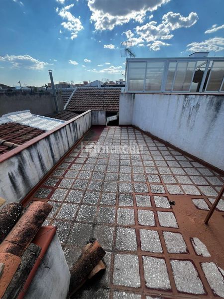 Foto 8418cec6-53de-4977-954a-29d0d932d569. Casa aparellada amb calefacció a Centro Puertollano