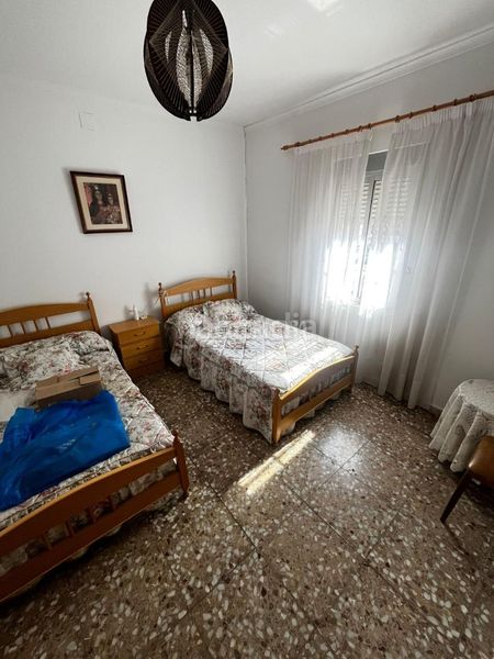 Foto 98e3a3e7-1a9e-4a6e-8075-fac067785534. Casa aparellada amb calefacció a Centro Puertollano