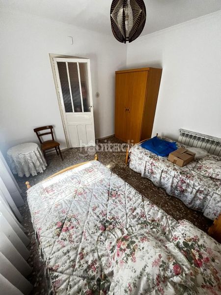 Foto c82b0acd-afcd-4948-8f15-9c139a587933. Casa aparellada amb calefacció a Centro Puertollano
