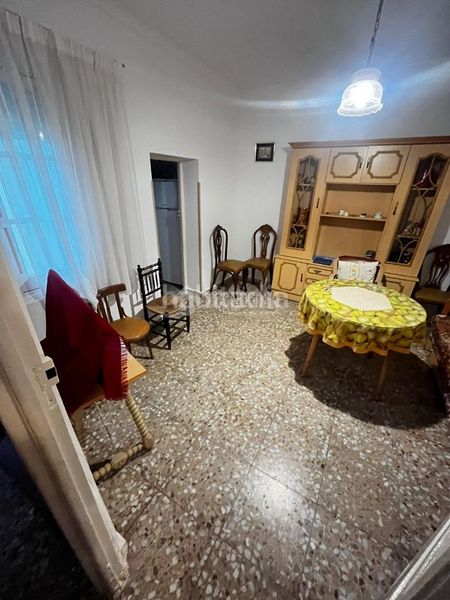 Foto f4b03199-7ea0-43de-abf7-cacffc655f1e. Casa aparellada amb calefacció a Centro Puertollano